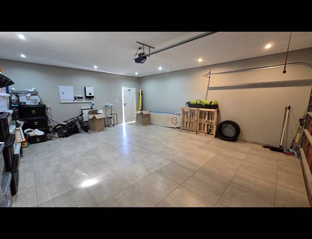 4 BEDROOM FREESTANDING TO LET IN PALM LAKES ESTATE